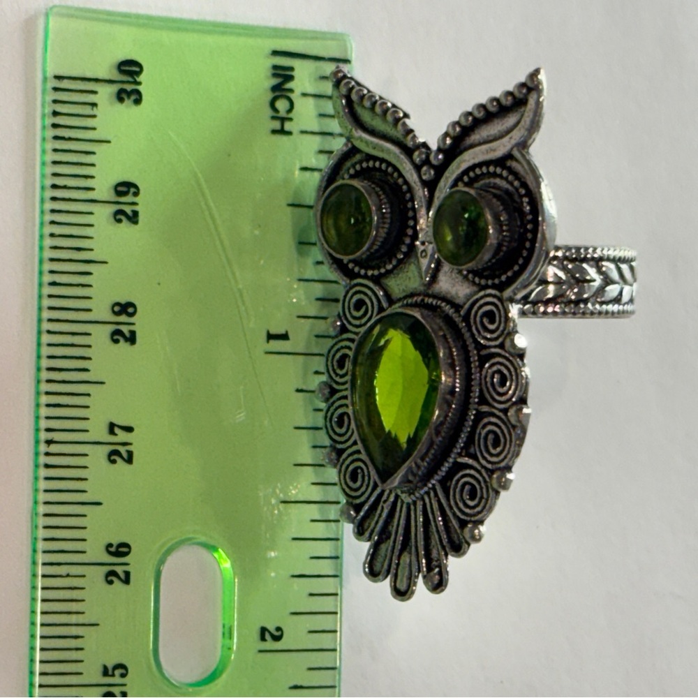 🆕 “Wise Glow: Artisan Peridot Owl Ring in Sterling Silver” Size 7 🆕 - Picture 8 of 16